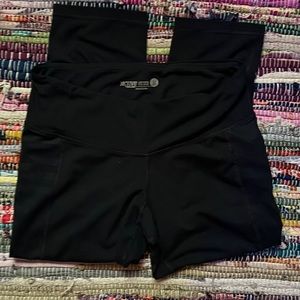 Black old navy athletic capris